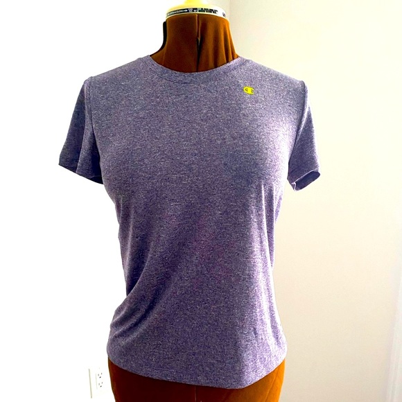 💜CHAMPION💜 T-Shirt in purple. Size medium. - Picture 2 of 8